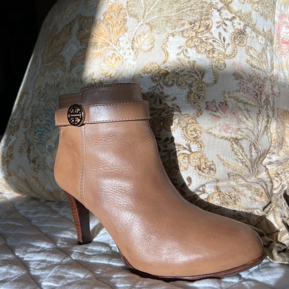 !!!EUC!!! Tory Burch tan leather Bristol ankle booties - Picture 7 of 8